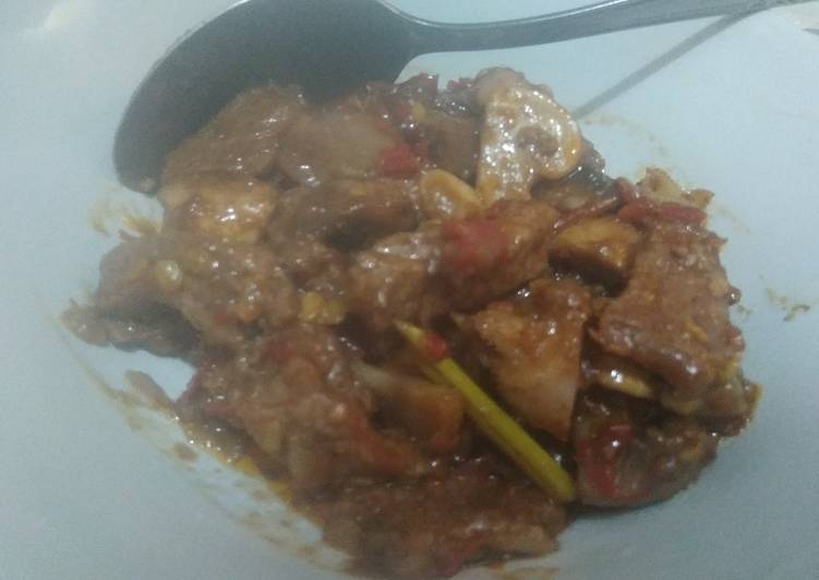 Daging cah jamur