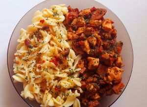 O poză a rețetei Paste cu carne de porc.