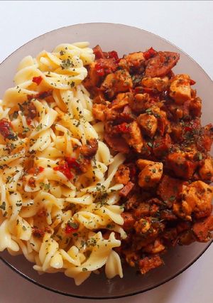 O poză a rețetei Paste cu carne de porc.