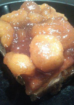 A picture of LadyIncognito's Banana Cake with Caramelized Banana Topping.