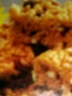 A picture of Crispy pretzel bars.