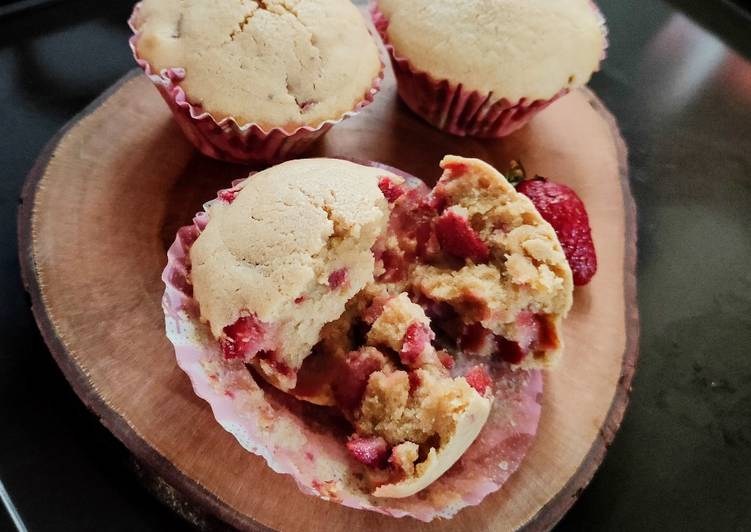 Strawberry muffins (Sally's baking addiction) 🧁🍓