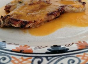 Foto principal de Chuletas de aguja de cerdo en salsa española
