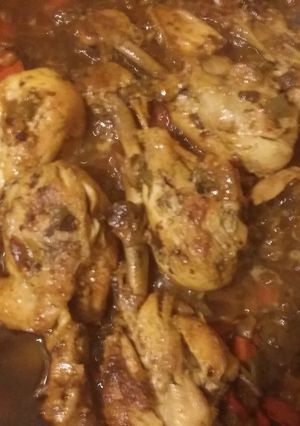 A picture of Jamaican brown stew chicken.