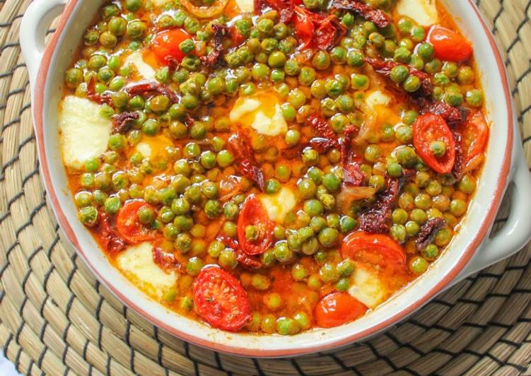 Recipe of Super Quick Homemade ROASTED PEAS WITH SUN DRIED TOMATOES &amp; MOZZARELLA
