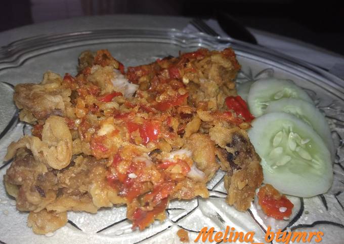 Ayam geprek sambal bawang