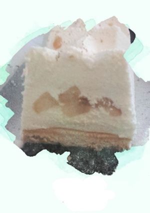 Une photo de Bûche entremet poire, caramel au beurre salé & Vanille