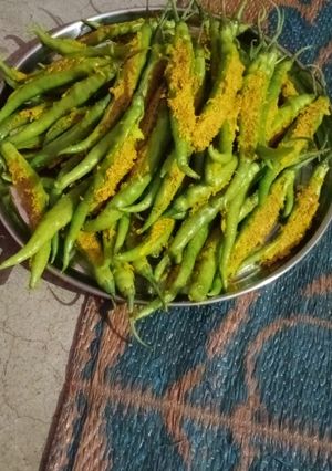 हरी मिर्च का आचार (hari mirch ka achar recipe in Hindi) रेसिपी मुख्य फोटो
