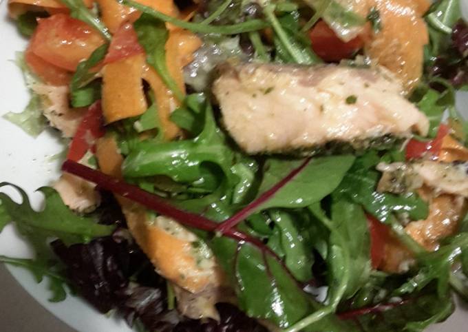 Steps to Prepare Perfect Filling healthy dinner: salmon salad with horsradish dressing and garlic bread on the side