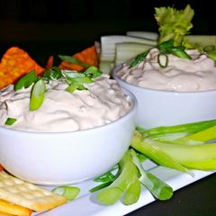 A picture of Mike's 1 Minute Onion Dip.