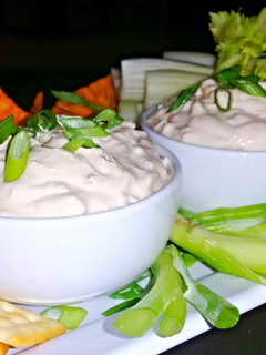 A picture of Mike's 1 Minute Onion Dip.