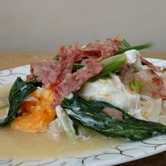 A picture of Noodle With Egg Broth / Wat Tan Hor.