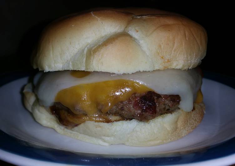 Steps to Make T&#39;s Bomb Cheese Burger