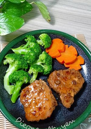 Hình của món TUNA STEAK (Japanese style).