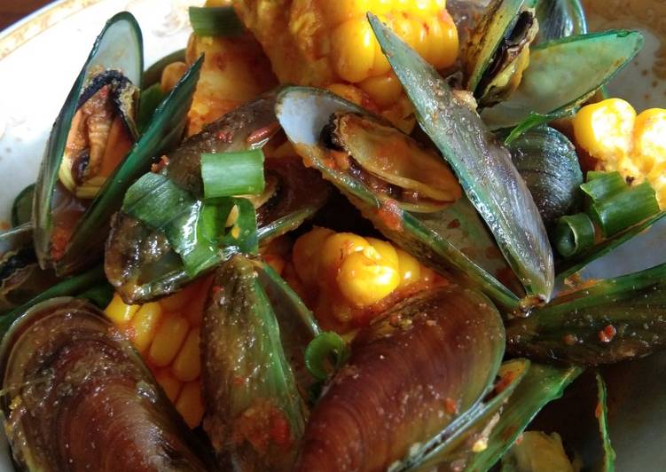 Cara Membuat Kerang hijau saus padang yang Enak