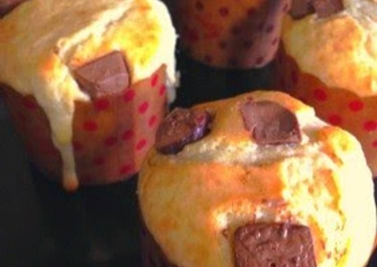 10-Minutes Prep Starbucks-Style Chocolate Muffins