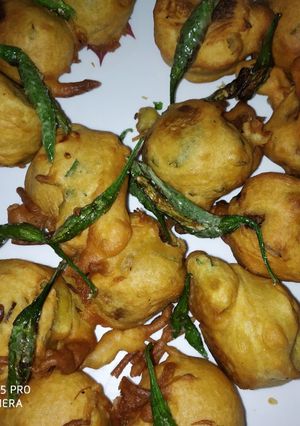 आलू वडे (बेसन) (Aloo vade (Besan) recipe in hindi) रेसिपी मुख्य फोटो
