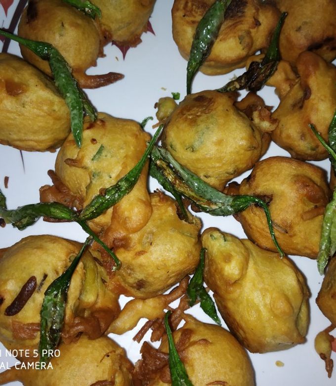 आलू वडे (बेसन) (Aloo vade (Besan) recipe in hindi) रेसिपी मुख्य फोटो