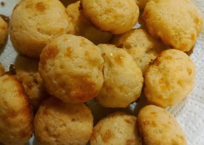 Cheese bread (Pão de queijo)