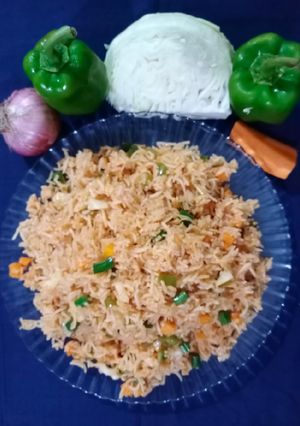 સેઝવાન રાઈસ (Schezwan Rice Recipe In Gujarati) રેસીપી મુખ્ય ફોટો