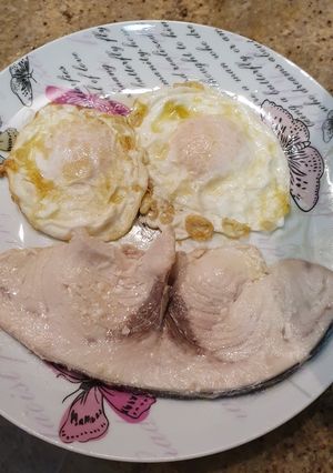 Foto principal de Emperador a la plancha con huevos fritos