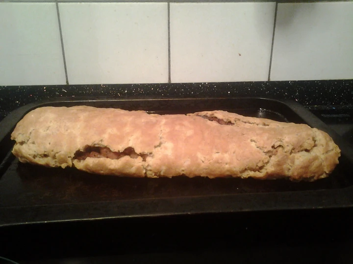 Easy Steps to Prepare Recipes Baked bacon and onion roly poly the So Delicious Can Pamper Your Tongue.