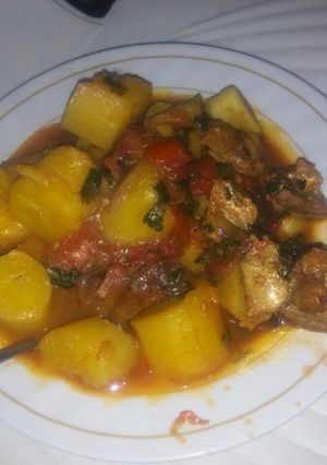 A picture of Stewed matoke with meat.