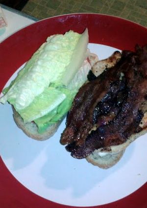 A picture of Balsamic chicken sandwich.