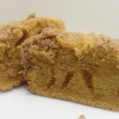 A picture of Carrot Muffins with Cinnamon Streusel Topping.