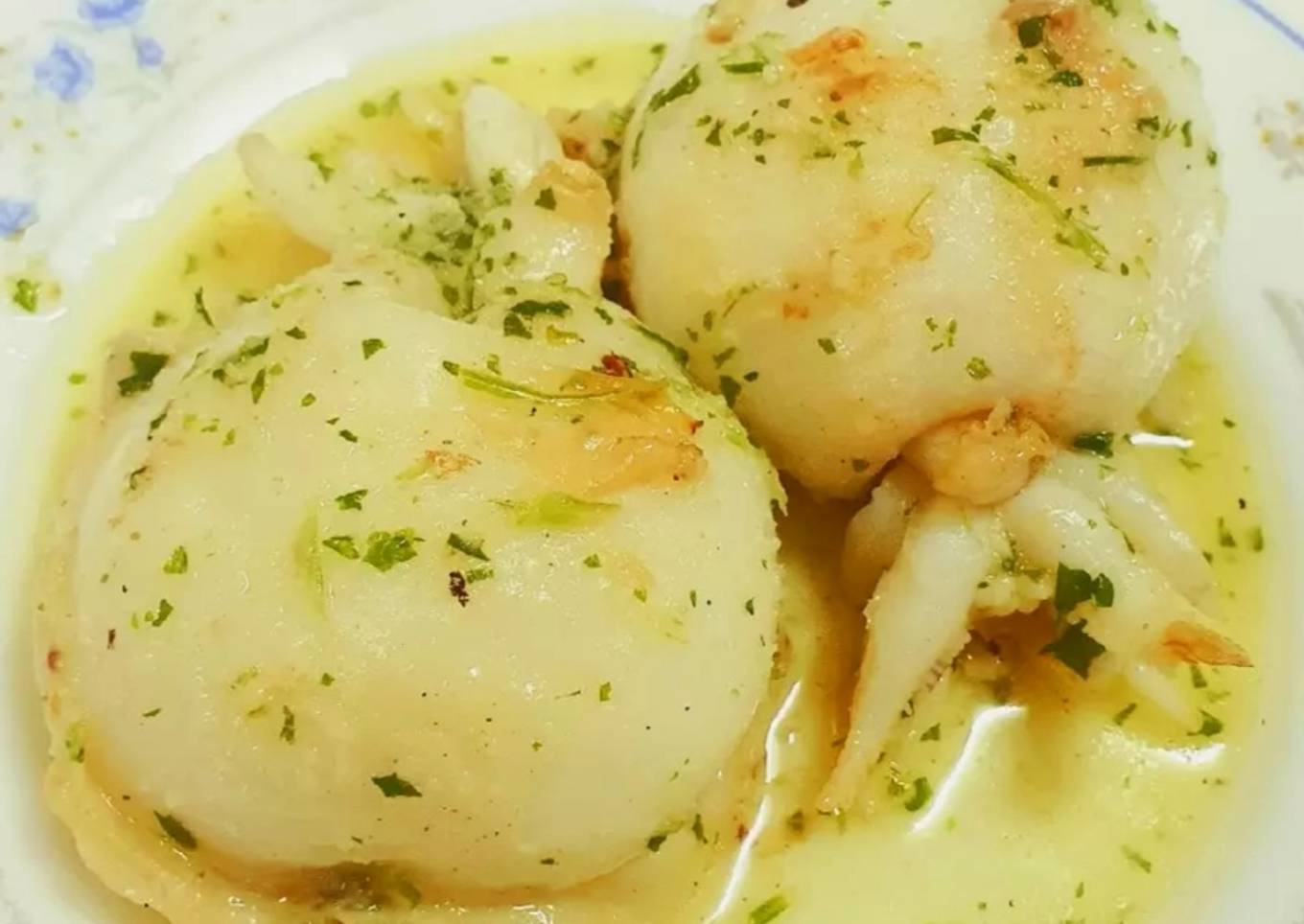 Grilled cuttlefish garlic and lemon