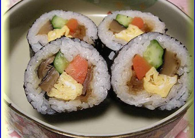 Country-Styled Rolled Sushi with Kampyo (Dried Gourd) and Shiitake