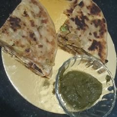 A picture of Mix vegetable cheese paratha.