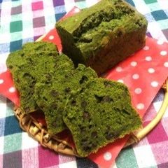 A picture of Matcha and Adzuki Poundcake.