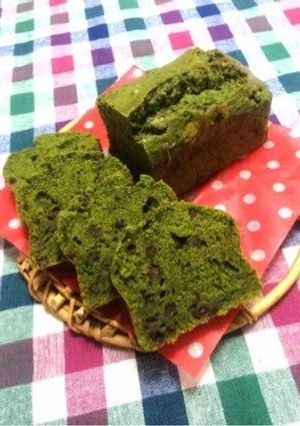 A picture of Matcha and Adzuki Poundcake.