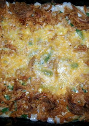 A picture of cheesy green bean casserole.