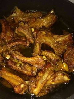 Una foto de Costillas de cerdo encebolladas
