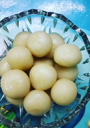 छैना रसगुल्ले (Chena rasgulla recipe in hindi) रेसिपी मुख्य फोटो