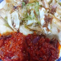 A picture of Fried yam with cabbage sauce.