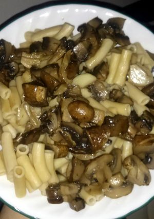 A picture of garlic portobello pasta sauce..