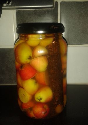 A picture of Crab apple whisky.