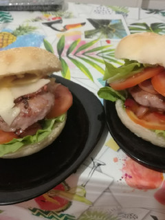 Una foto de Hamburguesa con mucho amor