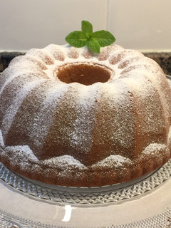 Una foto de Bizcocho de almendras y chocolate blanco