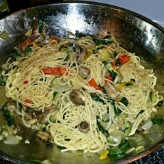 A picture of Pasta primavera.