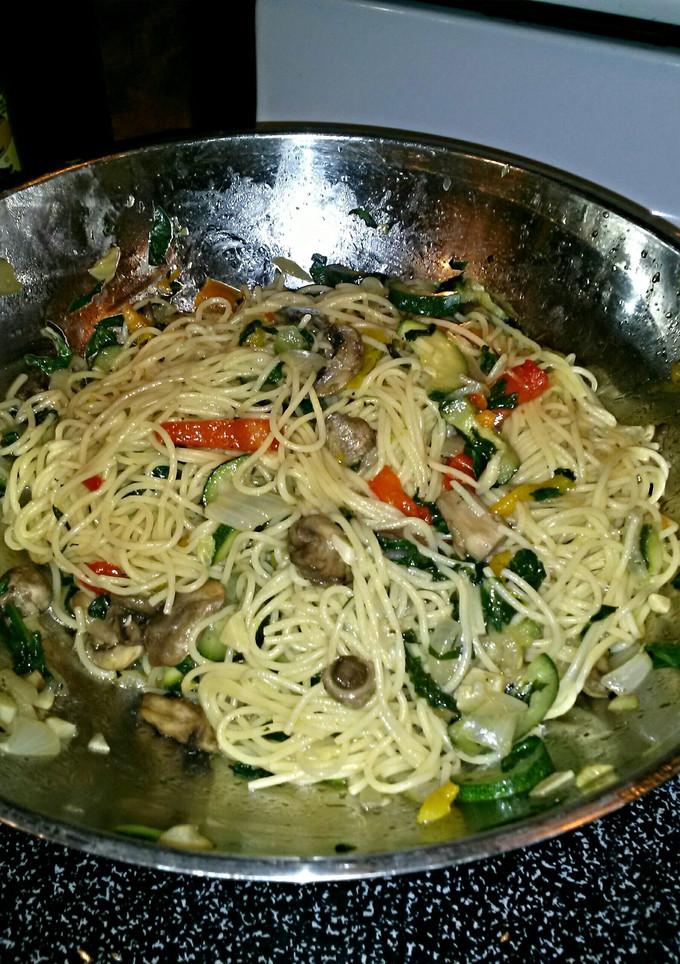 A picture of Pasta primavera.