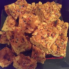 A picture of French toast crunch crispy treats.