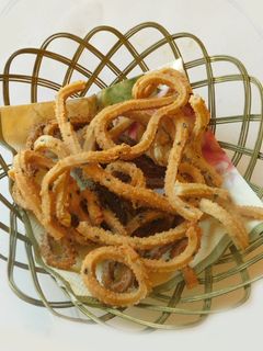 வெங்காய பூண்டு மணம் கலந்த முறுக்கு(murukku recipe in tamil) செய்முறை முக்கிய புகைப்படம்