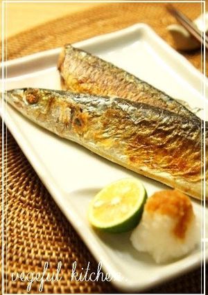 A picture of Foolproof Salt-Grilled Pacific Saury in a Frying Pan.
