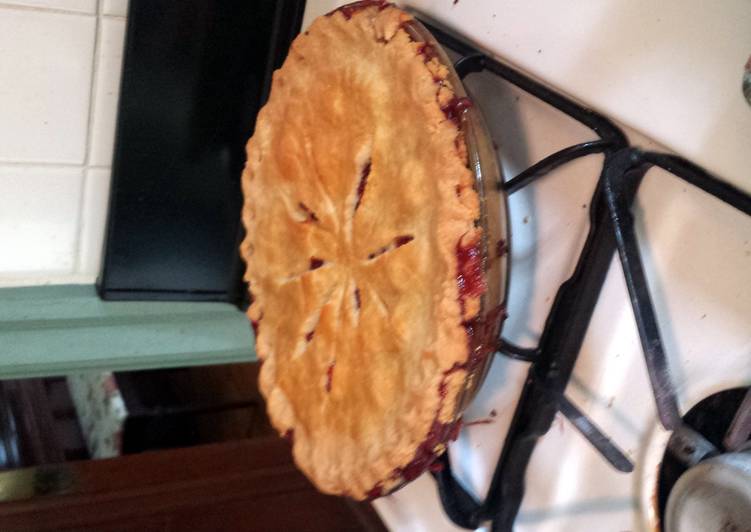 Recipe of Speedy Sweet Cherry Pie