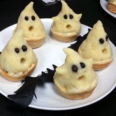 A picture of Mashed Potato Ghost Cups.