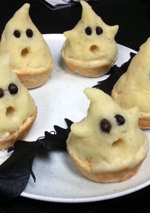 A picture of Mashed Potato Ghost Cups.